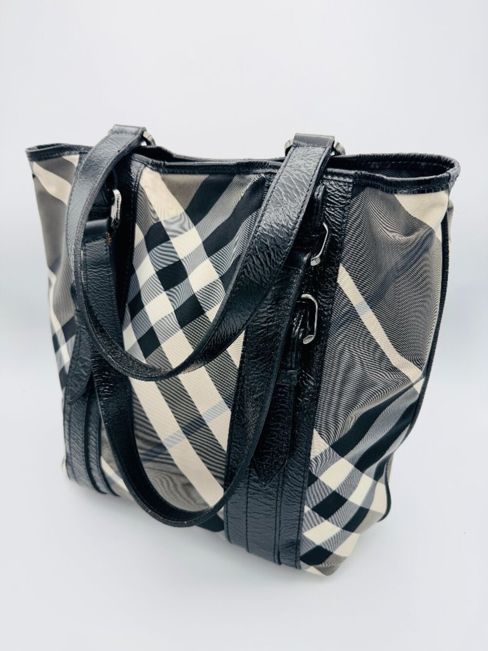 Burberry - Authentic Black and White Tote
